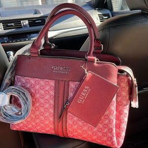 Brand Guess Size M Color Maroon